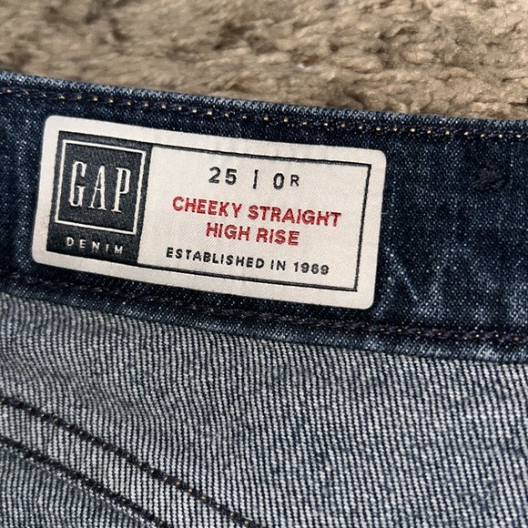 Gap cheeky straight hi rise jeans. - Picture 3 of 4
